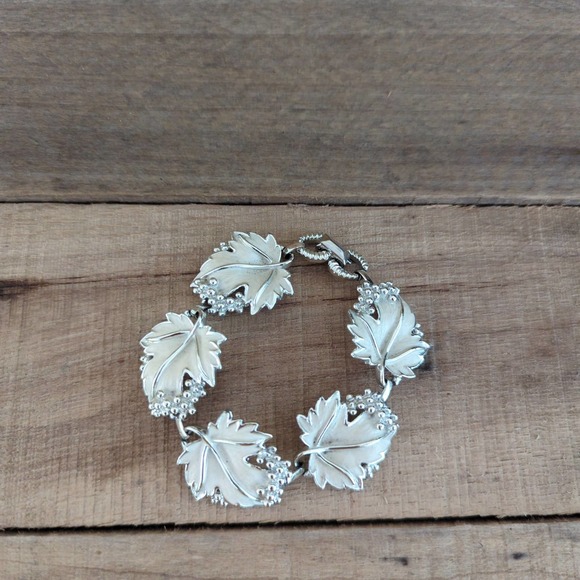Vintage Sarah Coventry 1960s "Whispering Leaves" Bracelet - Picture 6 of 9